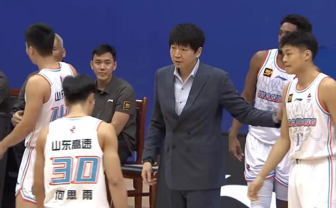 开云体育在线-山东男篮正式补强，三分王锋线确定加盟，曾赛季场均15.6分5篮板