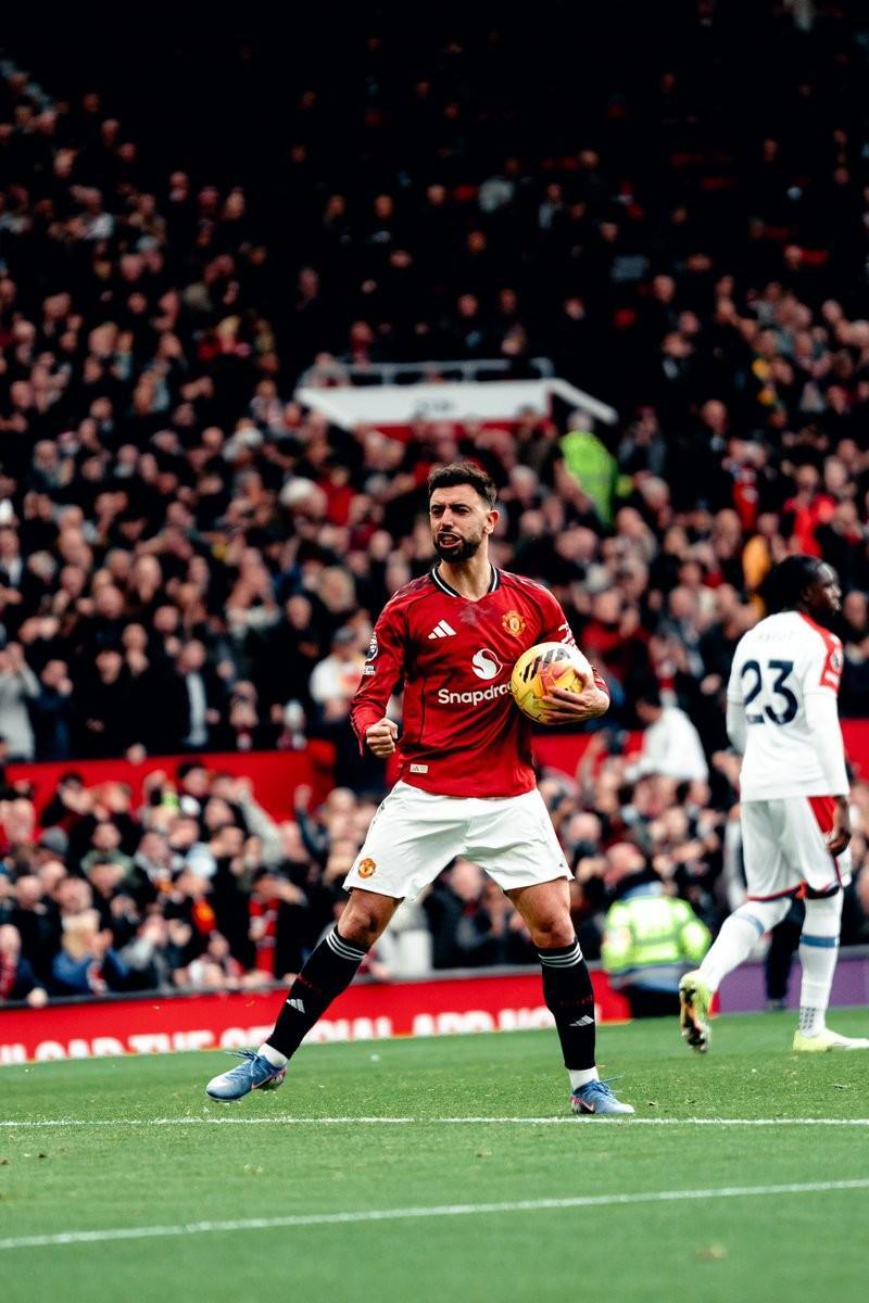 开云体育登录-英媒：曼联希望B费至少再留一年，内部人士认为他更倾向留队